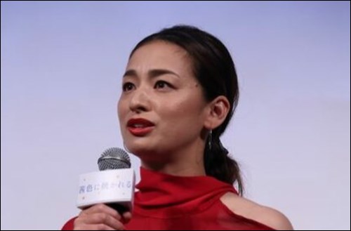 Youtube特定 尾野真千子の再婚相手は 株 クガニ社長の上間宏明 また離婚しそうと言われる理由がヤバい Next Journal