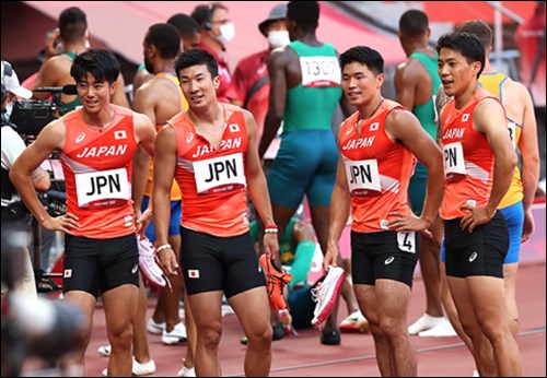 男子400mリレー決勝 途中棄権に批判殺到 叩く人には共通点があった Next Journal